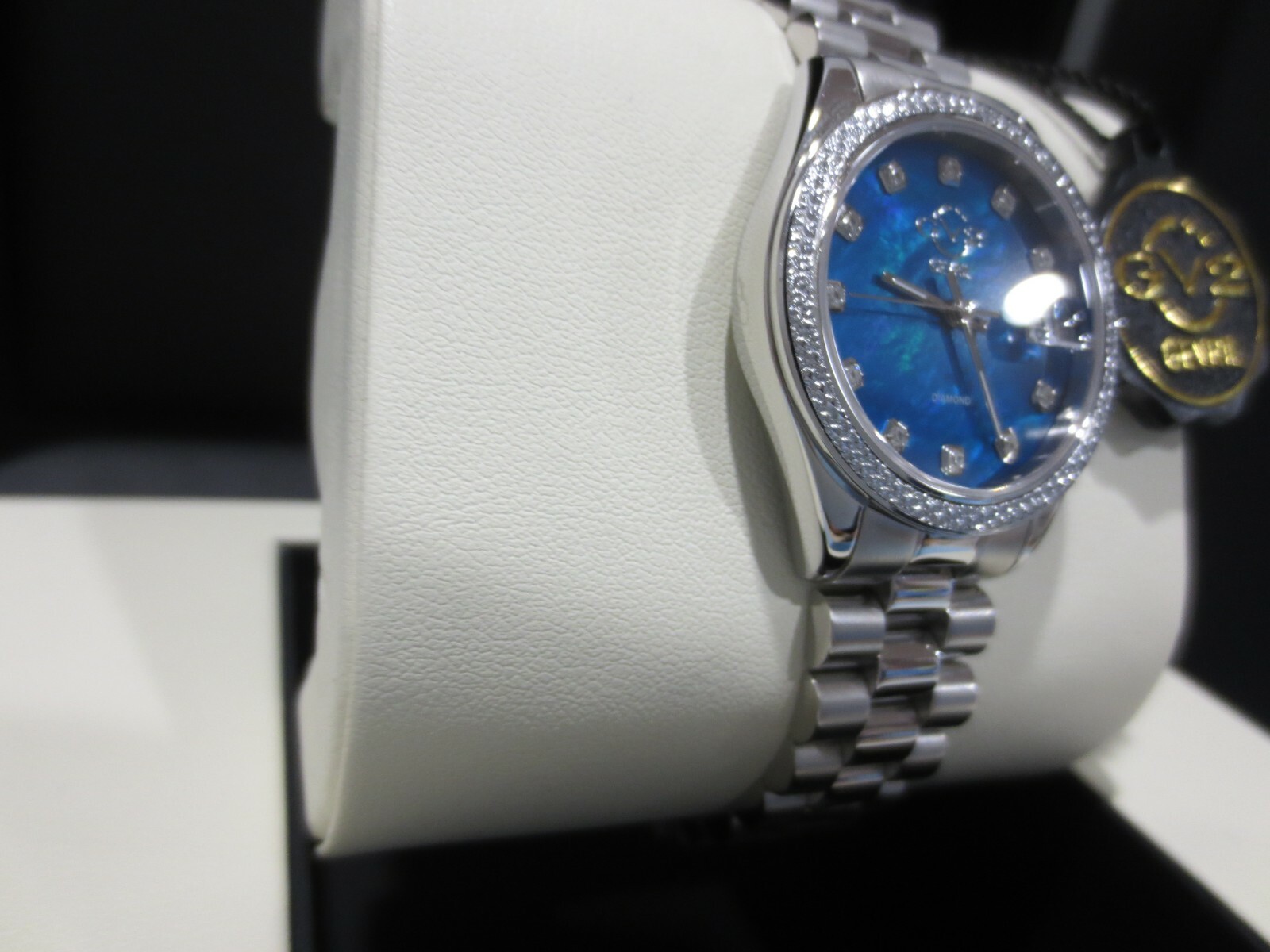 Pre-owned Gv2 By Gevril Women's 12429b Turin Diamond Mop Dial Swiss Quartz Steel Watch