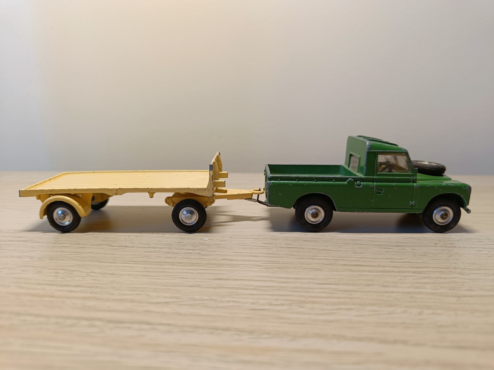 CORGI Collection　RANGE ROVER & CARAVAN Corgi 59101; Car & Caravan Set; Range Rover Classic 68045