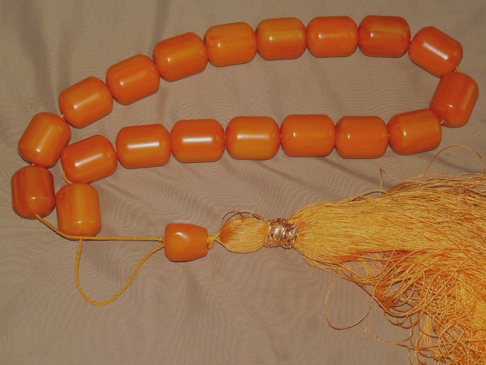 VINTAGE EXTRA LARGE BUTTERSCOTCH AMBER BAKELITE WORRY BEADS 365 GRAMS TESTED