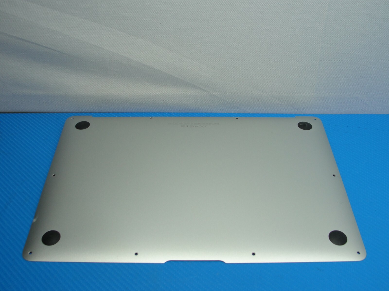 MacBook Air A1466 Early 2015 MJVE2LL/A Silver Bottom Case MacBook Air A1466 Early 2015 MJVE2LL/A Silver Bottom Case