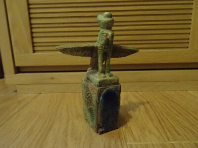 Statuette égyptienne du dieu faucon Horus coiffé du Pschent