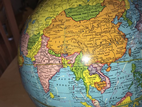 Vintage George Cram's Scholastic 10.5” World Globe C1160 Metal Base Nice Natural