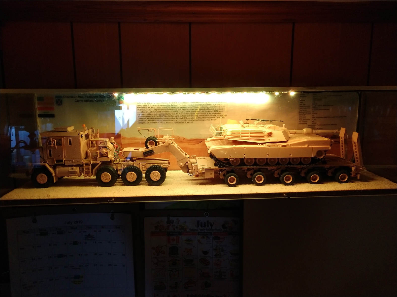 HOBBY BOSS M1070トラックトラクター & M1000重機輸送セミト M1070 Truck Tractor & M1000 Heavy Equipment Transporter Semi