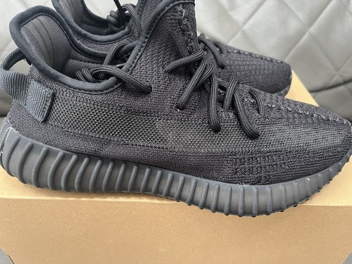 New Yeezy Boost 350 V2 Onyx 2023 Size 7.5 Us Black Men's New Yeezy Boost 350 V2 Onyx 2023 Size 7.5 Us Black Men's