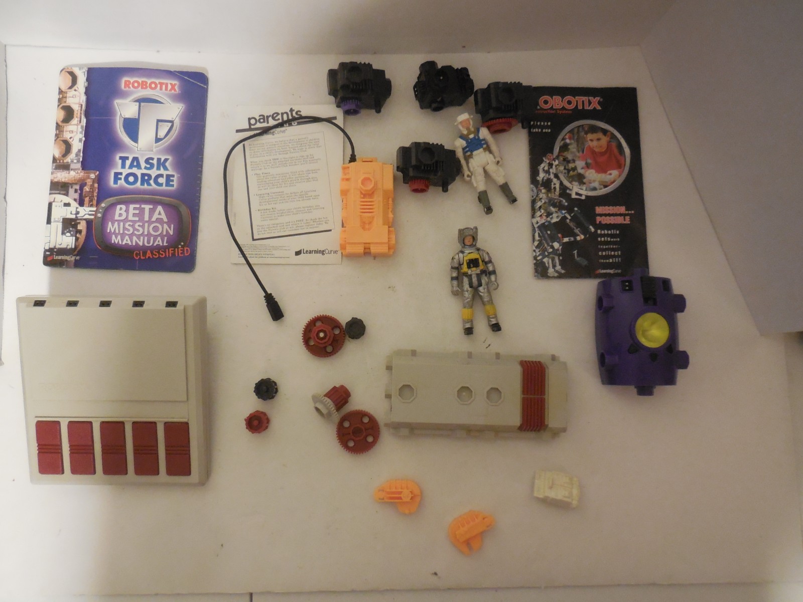 Vintage Robotix Task Force Mission Set Lots of Parts Robot Building Retro