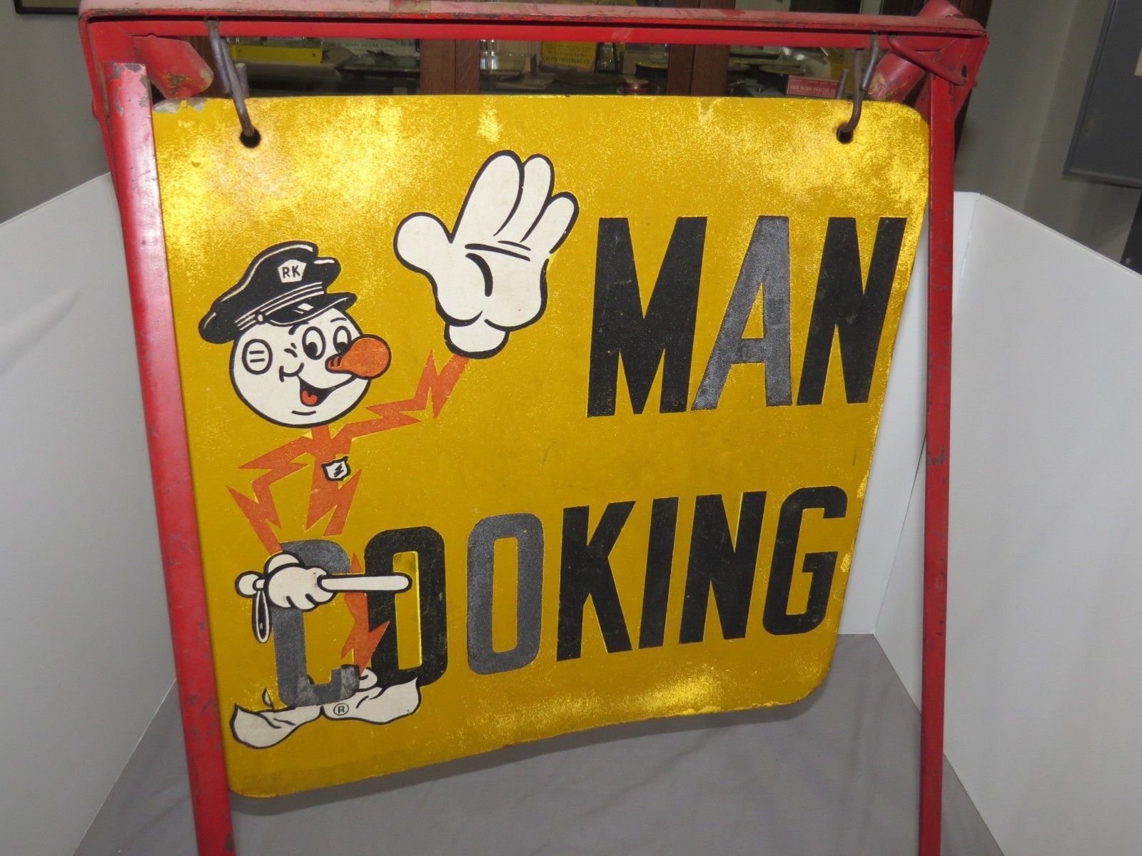 Reddy Kilowatt MAN COOKING MEN DRINKING Standing Sign SMALTZ Sand Paint Double