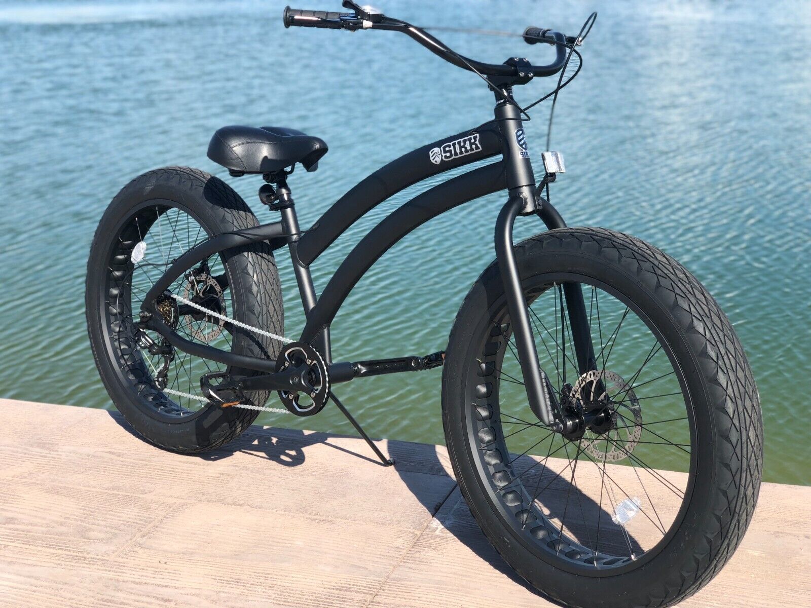 Bicycle for Sale: UNISEX SIKK SS ALUMINUM BLACK FRAME BLACK WHEELS 7 SPEED FAT TIRE BEACH CRUISER in Mesa, Arizona