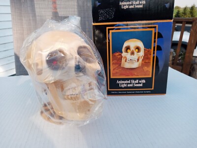 Vintage Gemmy Animated Skull with Light & Sound Motion Activated 1996 Halloween