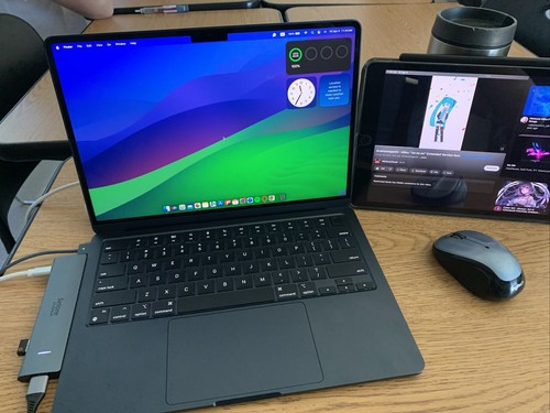 Apple MacBook Air 13-inch 2022 M2 / 8GB RAM / 256GB SSD / 8