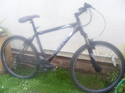 ADULTS GAINT BOULDER MOUNTAIN BIKE