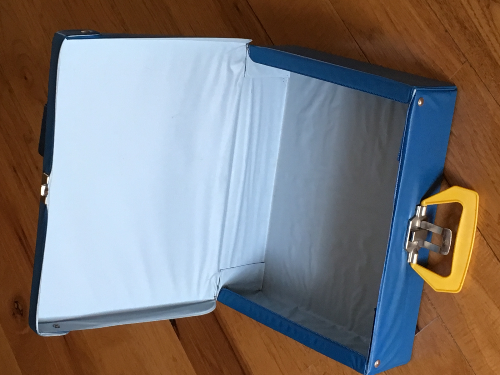 Lesney Matchbox Collectors 48 car Carry Case with 4 trays