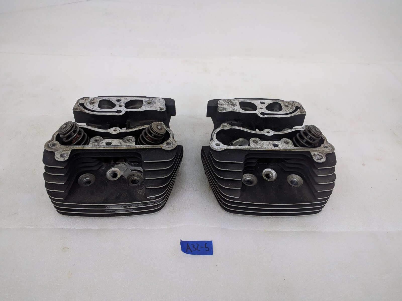OEM Harley-Davidson Twin Cam Cylinder Heads 16725-99 16723