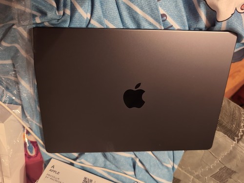 Apple MacBook Pro 14 Apple MacBook Pro 14