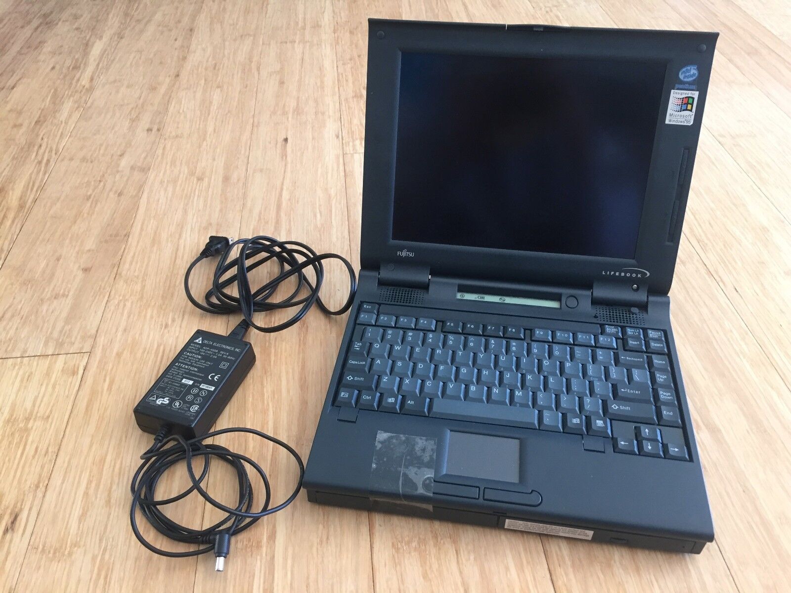Vintage Fujitsu Lifebook 420D Laptop Notebook w/ Power Vintage Fujitsu Lifebook 420D Laptop Notebook w/ Power