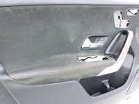 Mercedes W177 A200d 18-22 Lim Türverkleidung vorne links Alcantara rote Naht Mercedes W177 A200d 18-22 12.07.2019... Vorschau 4
