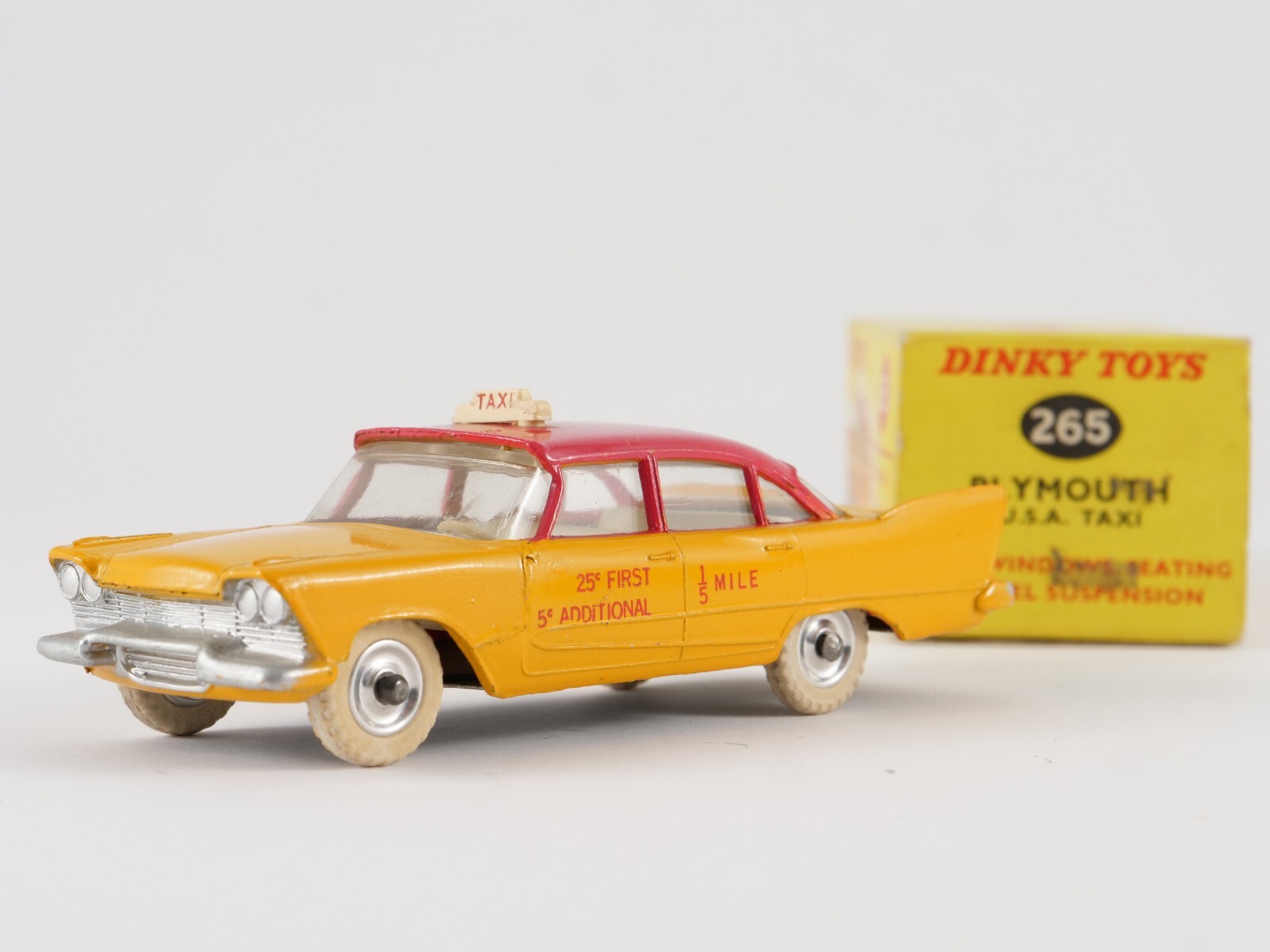 Dinky Toys GB No. 265 Plymouth USA TAXI never played in box Dinky Toys GB No. 265 Plymouth USA TAXI never played in box