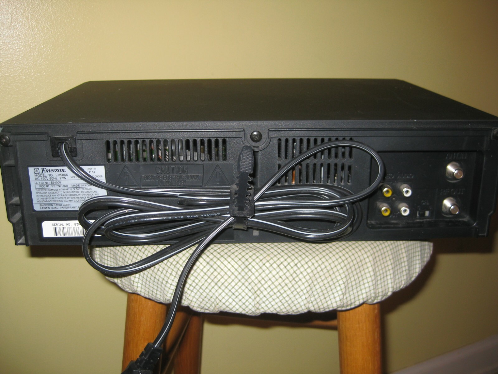 Emerson EV506N S-VHS Four Head Digital Shuttle Auto Tracking VCR