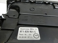 Audi A4 8K 07-11 Luftdusche Luftdüse Mitte Audi A4 8K 07-11 08.06.2009 8T1820951C gebraucht Vorschau 5
