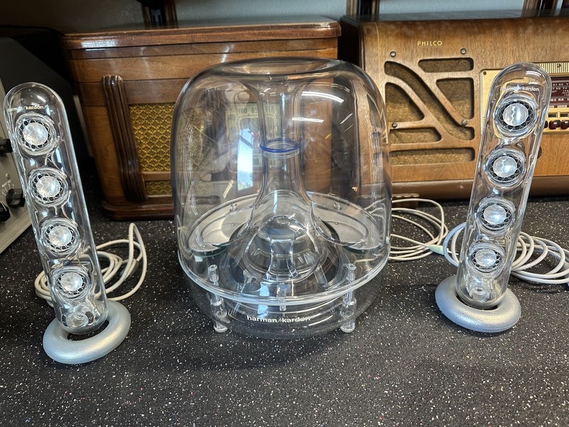 Harmon-Kardon SoundSticks II and Subwoofer - 1/8" Stereo Jack