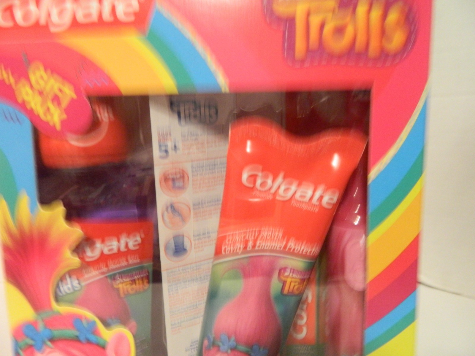 COLGATE TROLLS  ORAL BRUSH HAPPY  POWERED TOOTHBRUSH  4 PIECES  GIFT SET