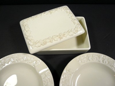 Vintage Wedgwood Queen's Ware White Cigarette Case Holder & 2 Ashtrays