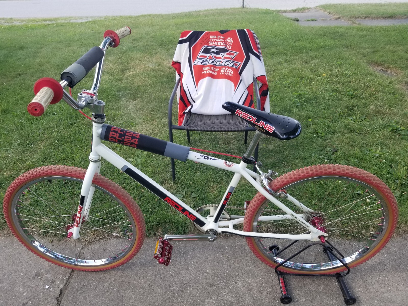 OLD SCHOOL BMX STU THOMSEN REDLINE CRUISER AUTOGRAPHED OLD SCHOOL BMX STU THOMSEN REDLINE CRUISER AUTOGRAPHED