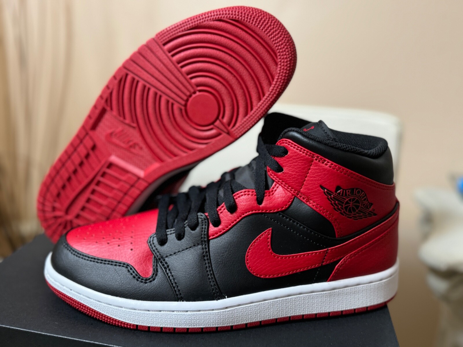 NIKE AIR JORDAN 1 MID 27cm 黒赤 554724-074 楽天市場】NIKE AIR JORDAN 1 MID BRED black/gym red-white