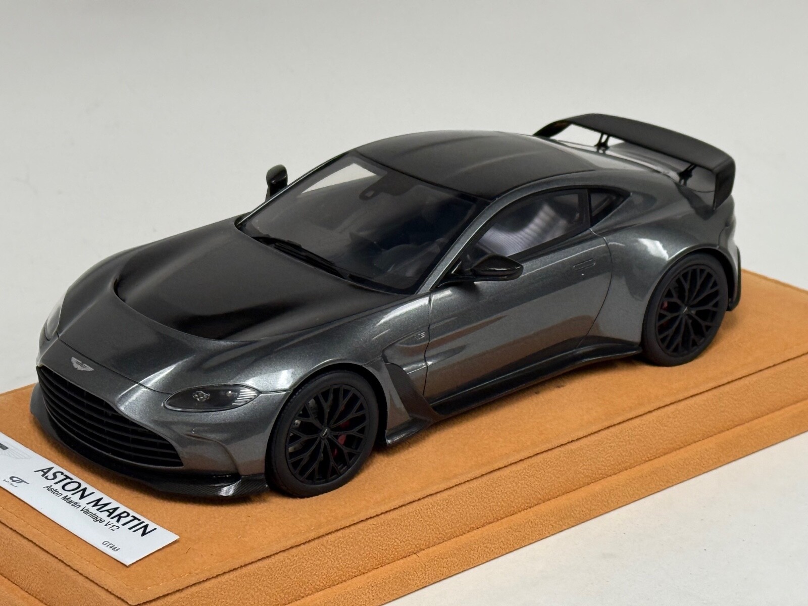 Aston Martin AM 310 & DB5 モデルセット 007 DB5 Goldfinger model 1:8 scale, Agora Models