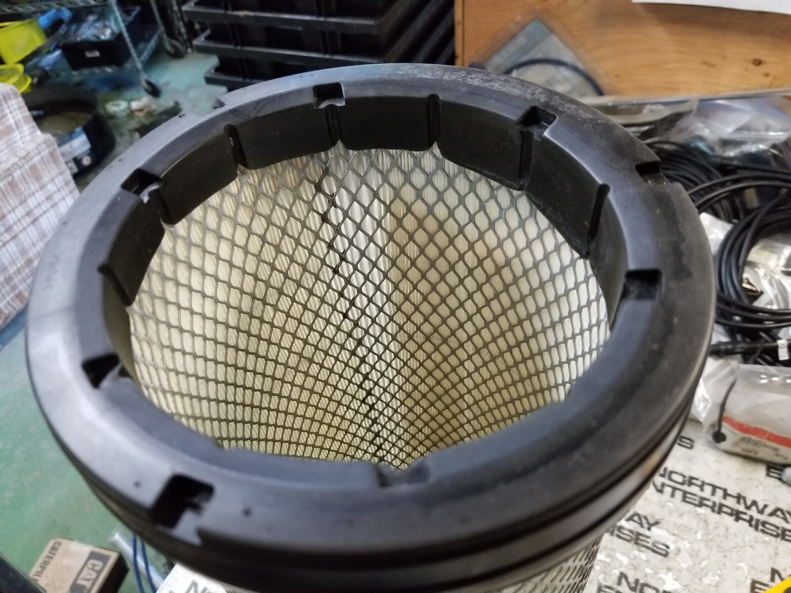 JOHN DEERE AIR FILTER TT220747 - Picture 3 of 4