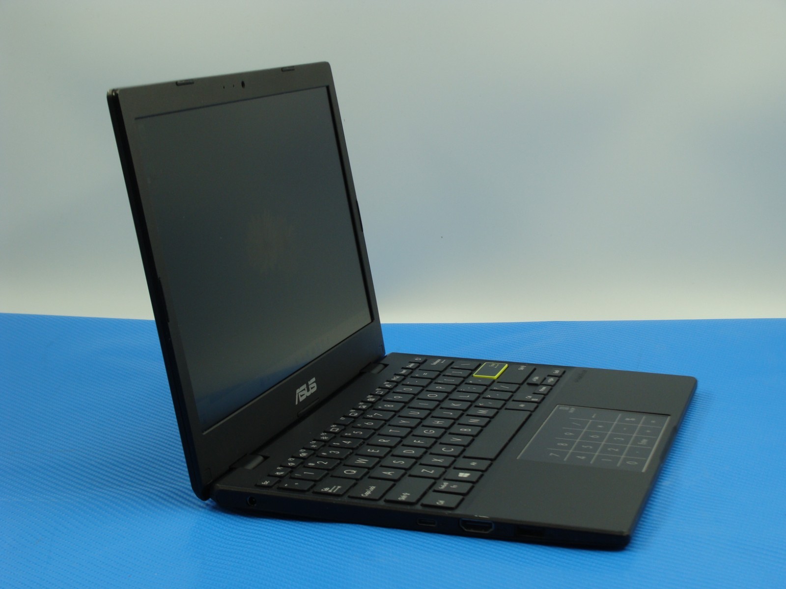 ASUS Vivobook Go 12 L210MA 11.6" HD Celeron N4020 4GB 64GB eMMC Charger - Thumbnail 2