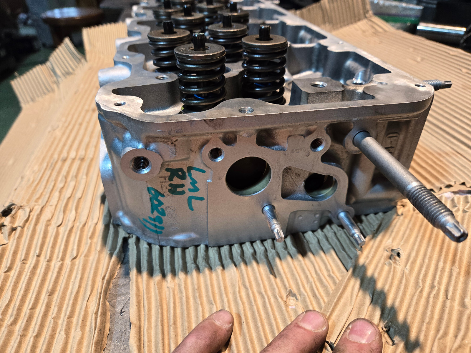 REMAN 11-16 2011-2016 LML DURAMAX 6.6L RH PASSENGER SIDE CYLINDER HEAD - Picture 11 of 12