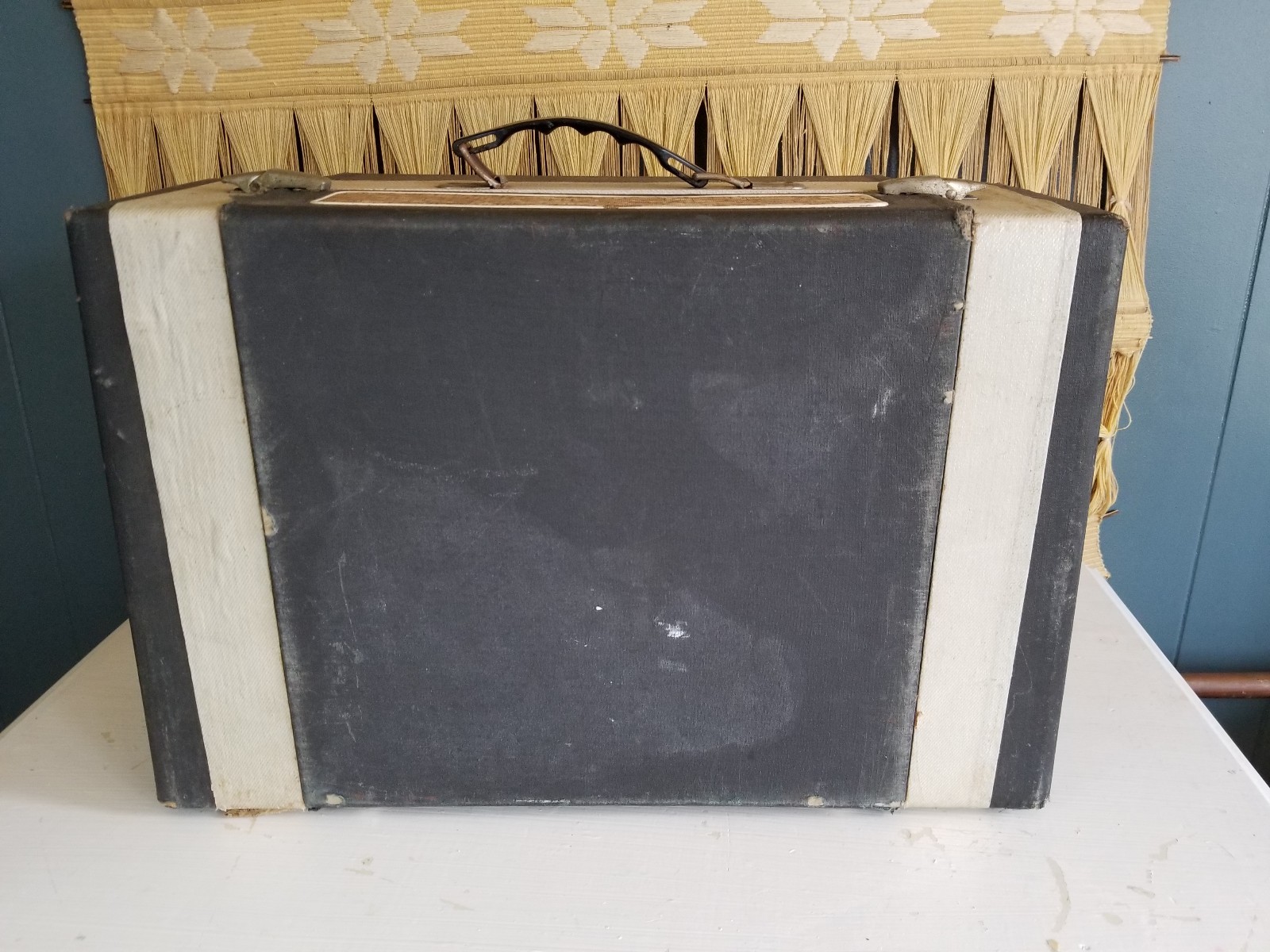 Vintage Imperial suitcase record player w/ built-in speakers AS IS