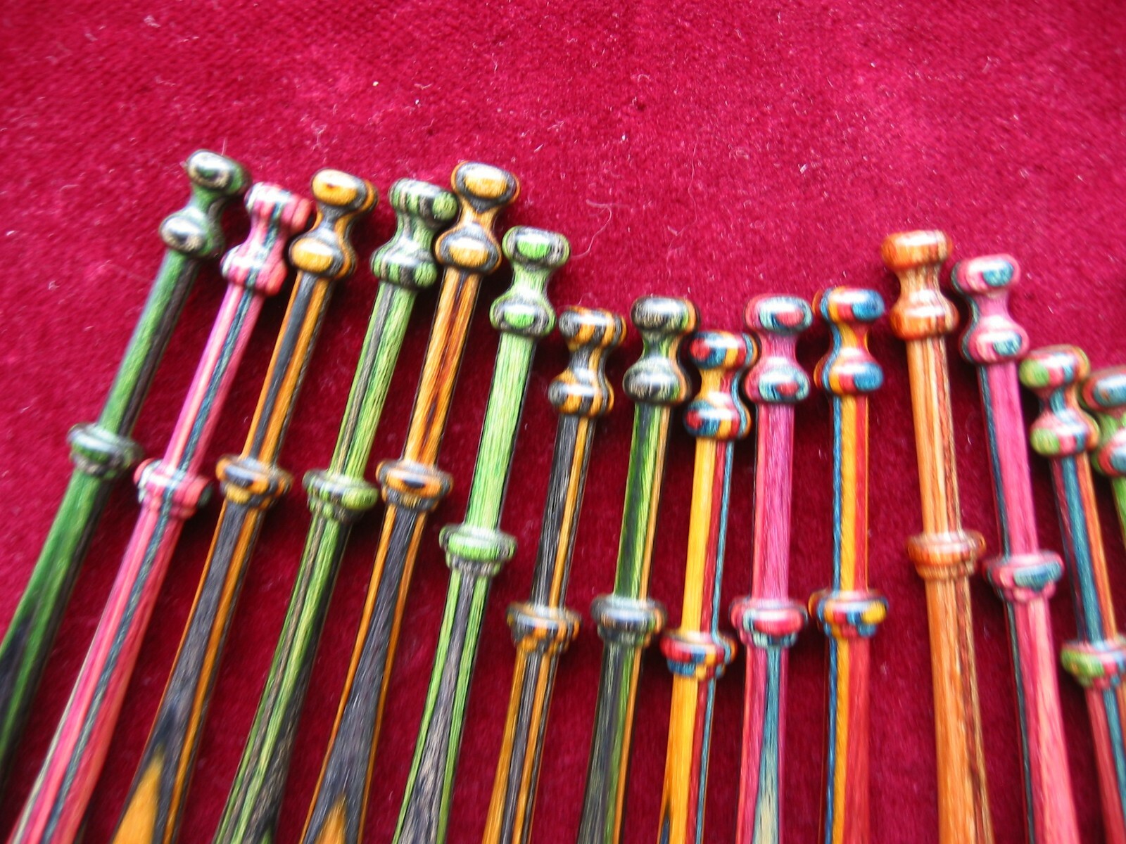 22 New Laminated Lace Bobbins 22 bolillos Laminado 22 Fuseaux  dentelle Laminé.