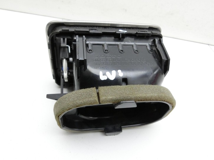 Volvo V70 135 07-13 Luftdusche Luftdüse Links Volvo V70 135 07-13 17.06.2010 30755183 30755177 gebraucht Vorschau 3