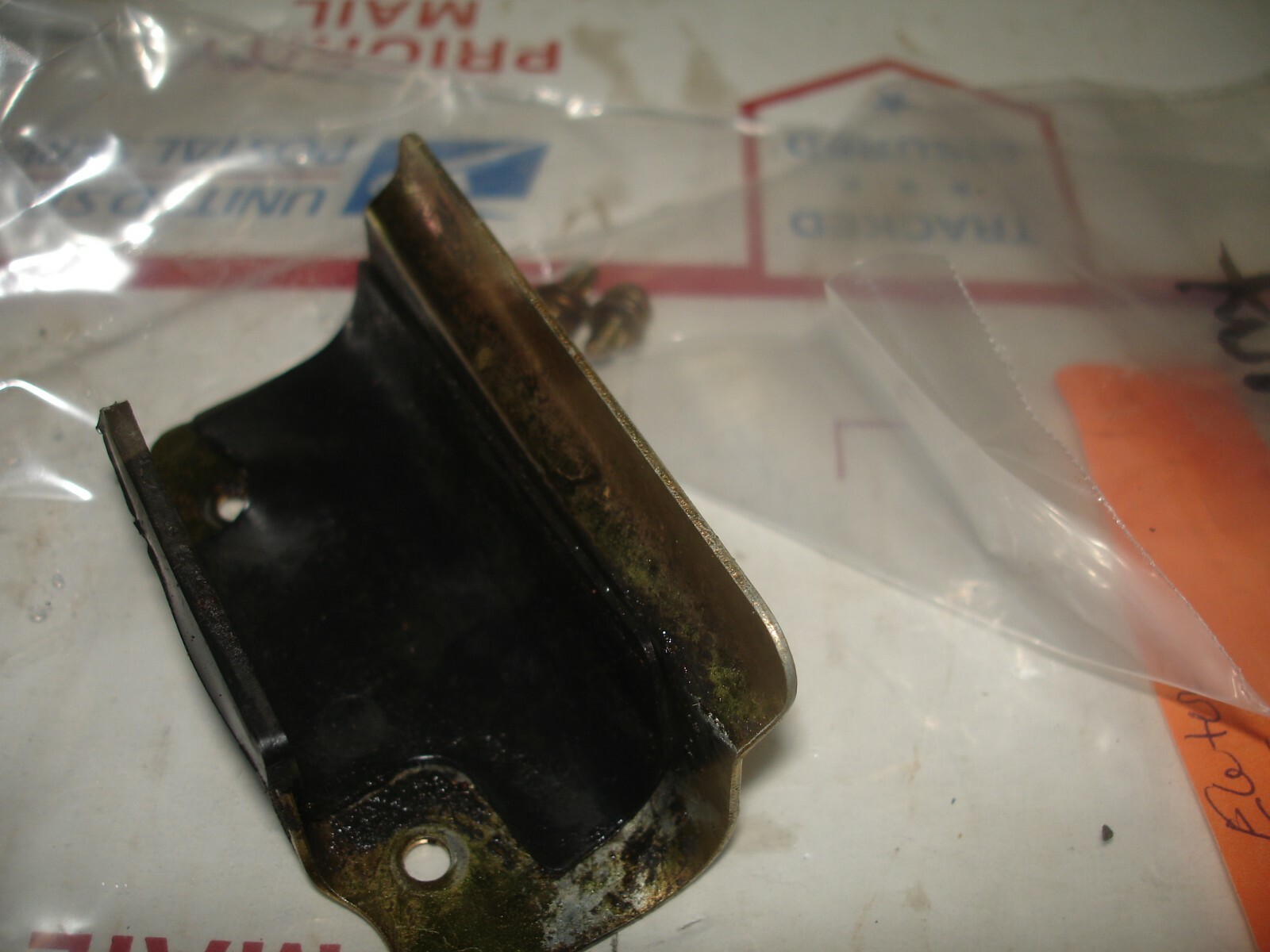 599 Kioritz G-1 Gas Tank Mount    Trimmer Part Only Bin 45