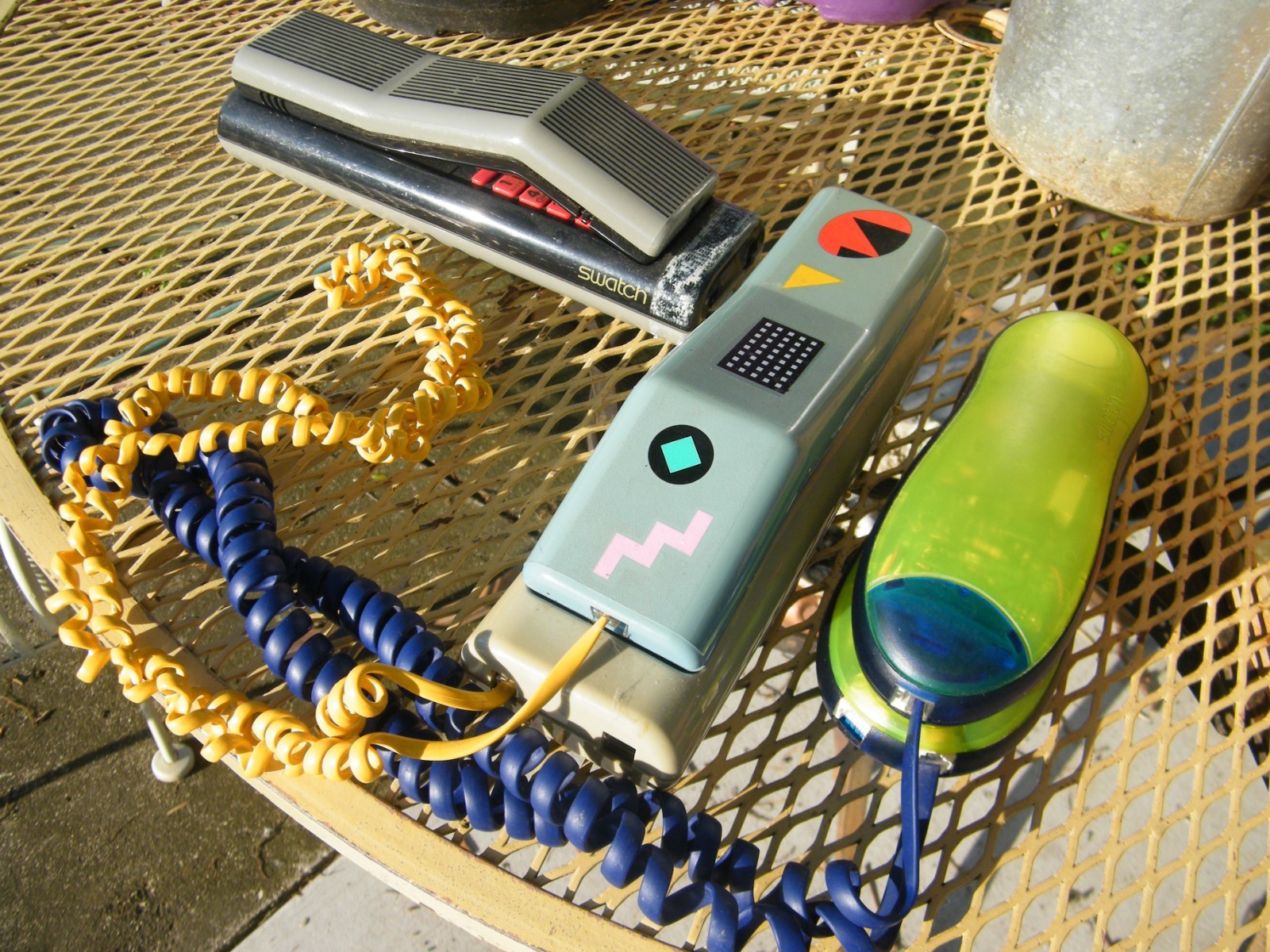 3 Vintage SWATCH telephones Twin xs-100 & xb-200 + Lime