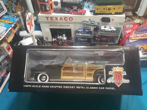 Motor City Classics 1:18 1948 Chrysler Town and Country