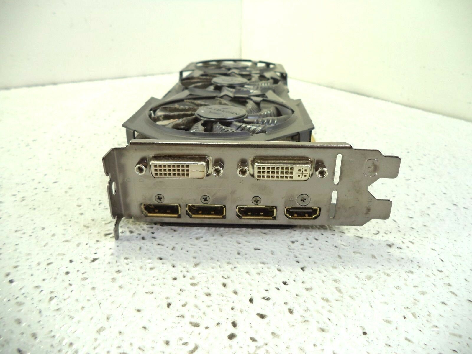 GIGABYTE WINDFORCE  4GB (GV-N970G1-GAMING-4GD)-   T4-D8