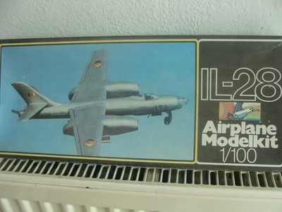 VEB Plasticart Airplane Modelkit IL28im Maß 1100VINTAGE 