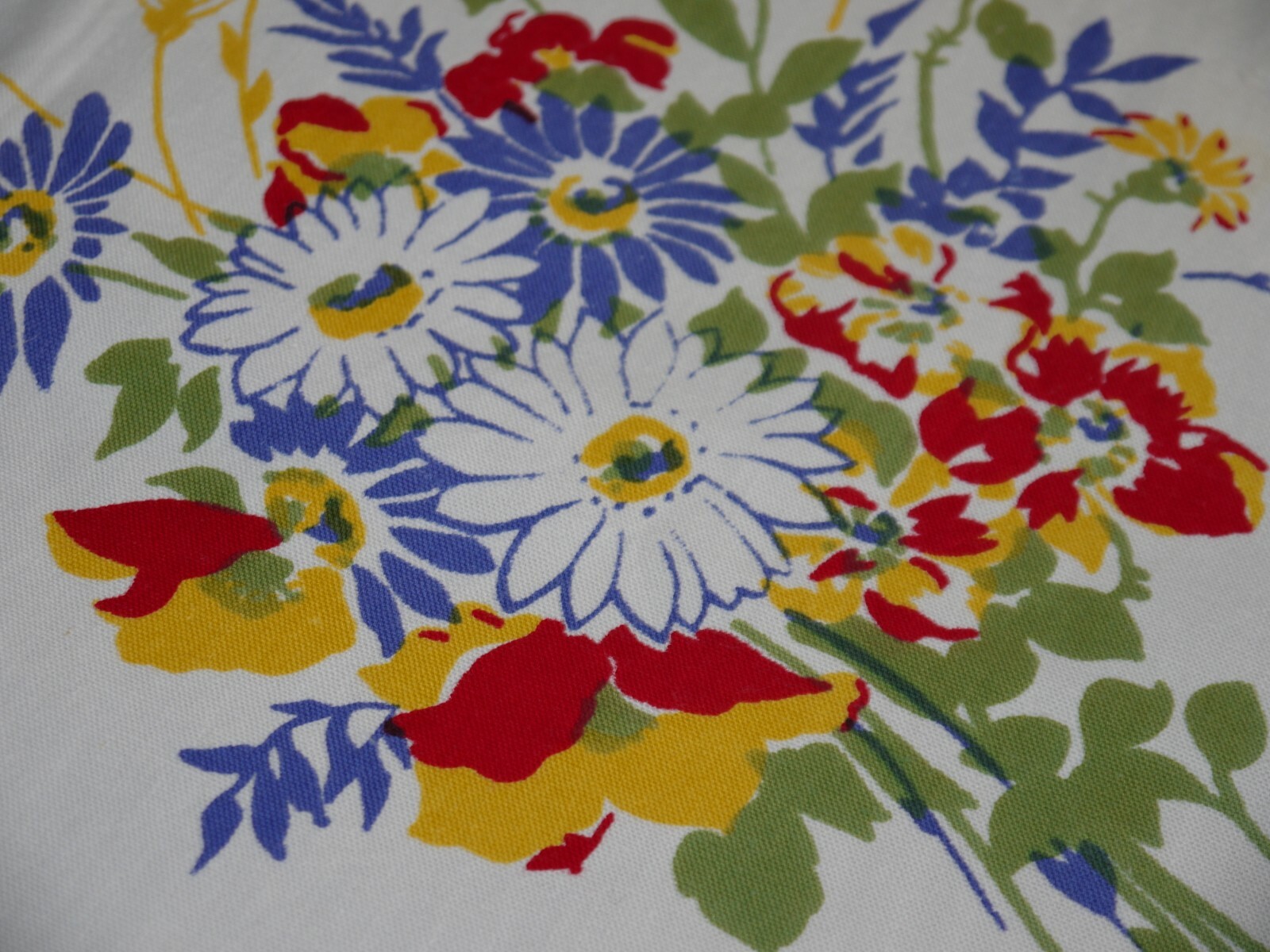 Vintage Heavy Cotton Wilendur? Print Tablecloth Wildflowers Bright BEAUTIFUL