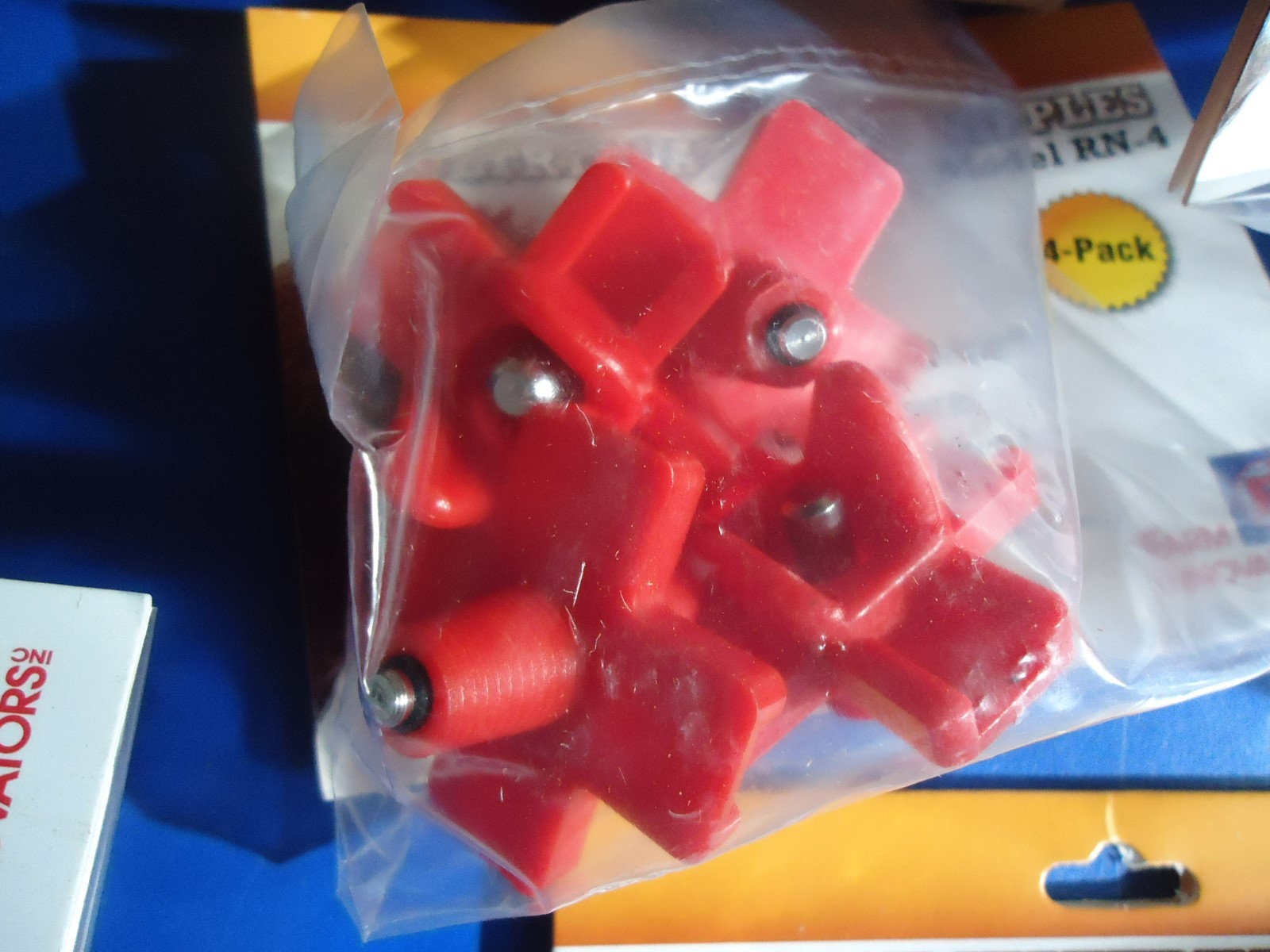 32 Farm Innovators RN-4 Poultry Watering Nipples 8 Bags Of 4