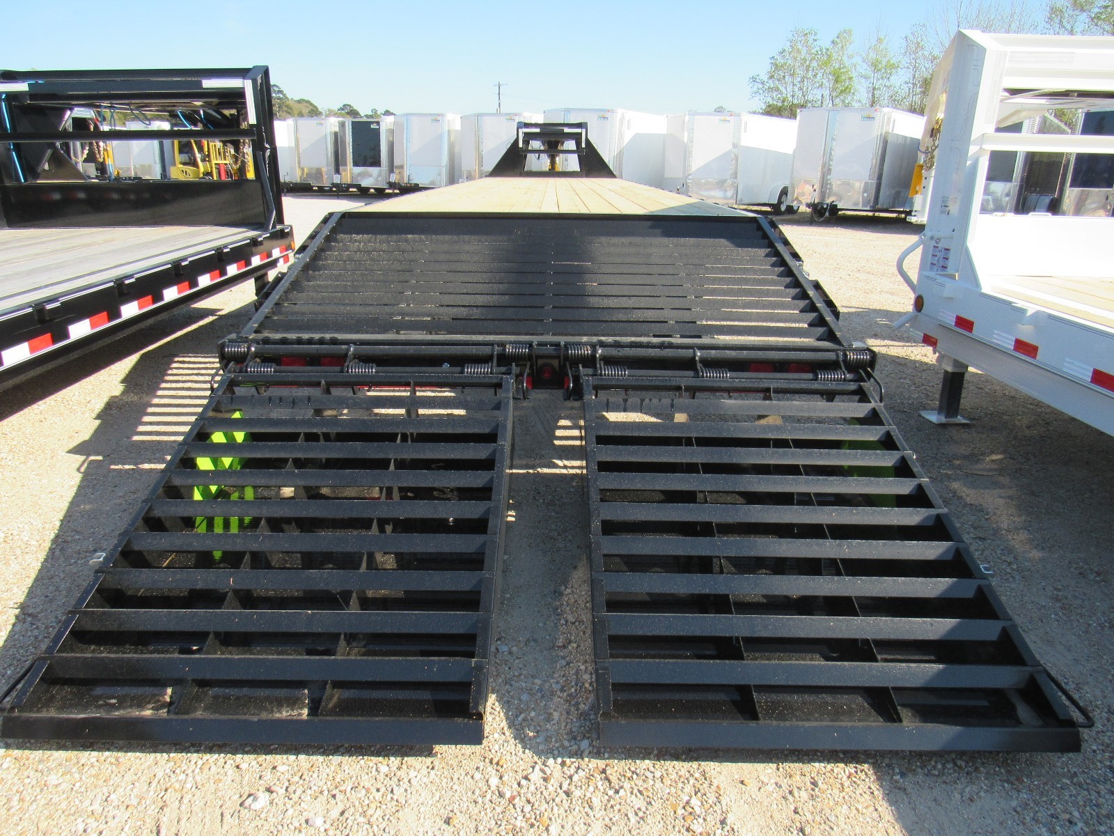 40' GOOSENECK DECKOVER--2/15 K--AXLES-- AIR RIDE--LOAD TRAIL--25,900 GVWR--NEW