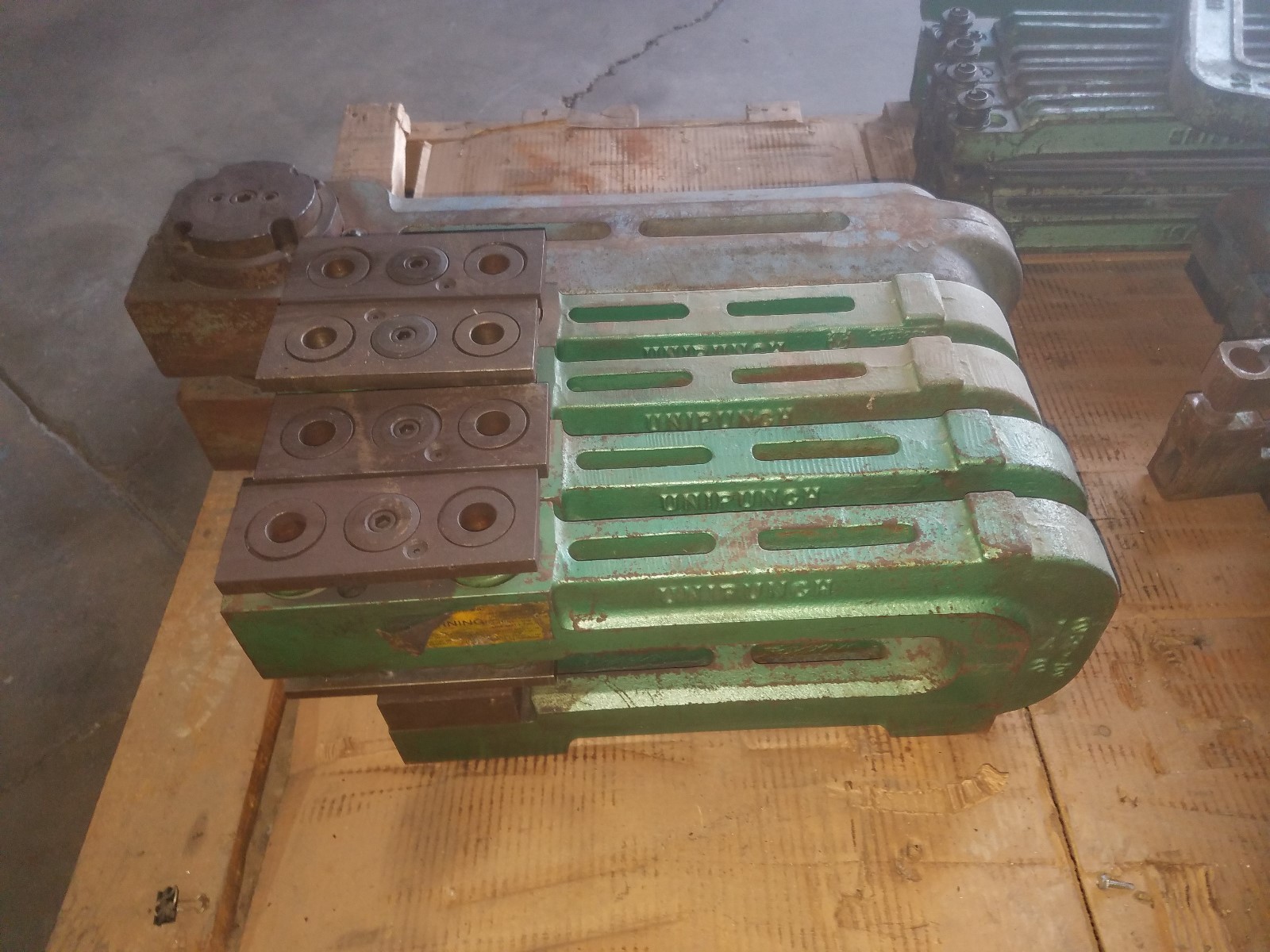 UniPunch 12AH-2 1/2 Round Punching Unit