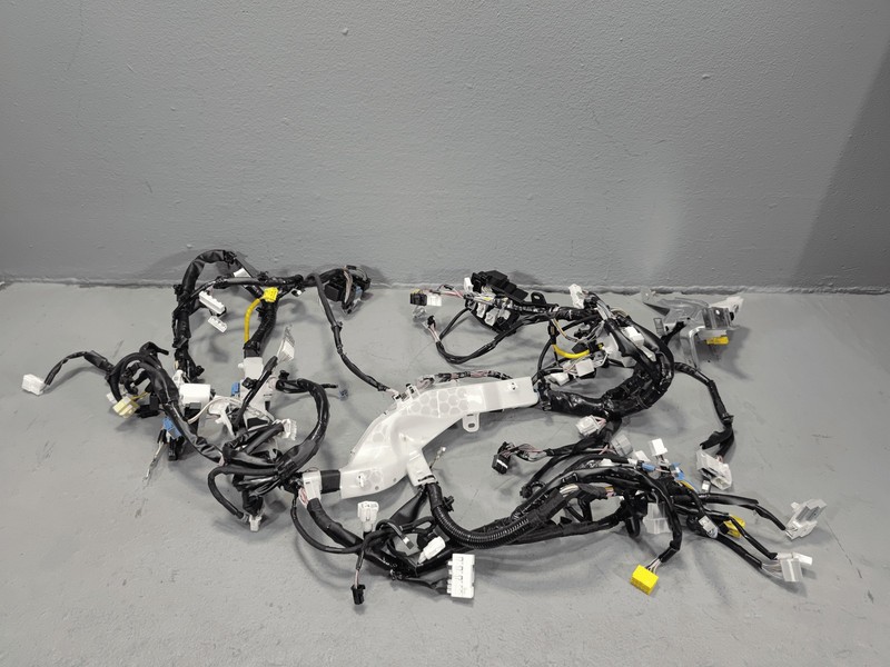 Used 2016-2019 Toyota Highlander LE Dashboard Instrument Panel Wire Harness OEM