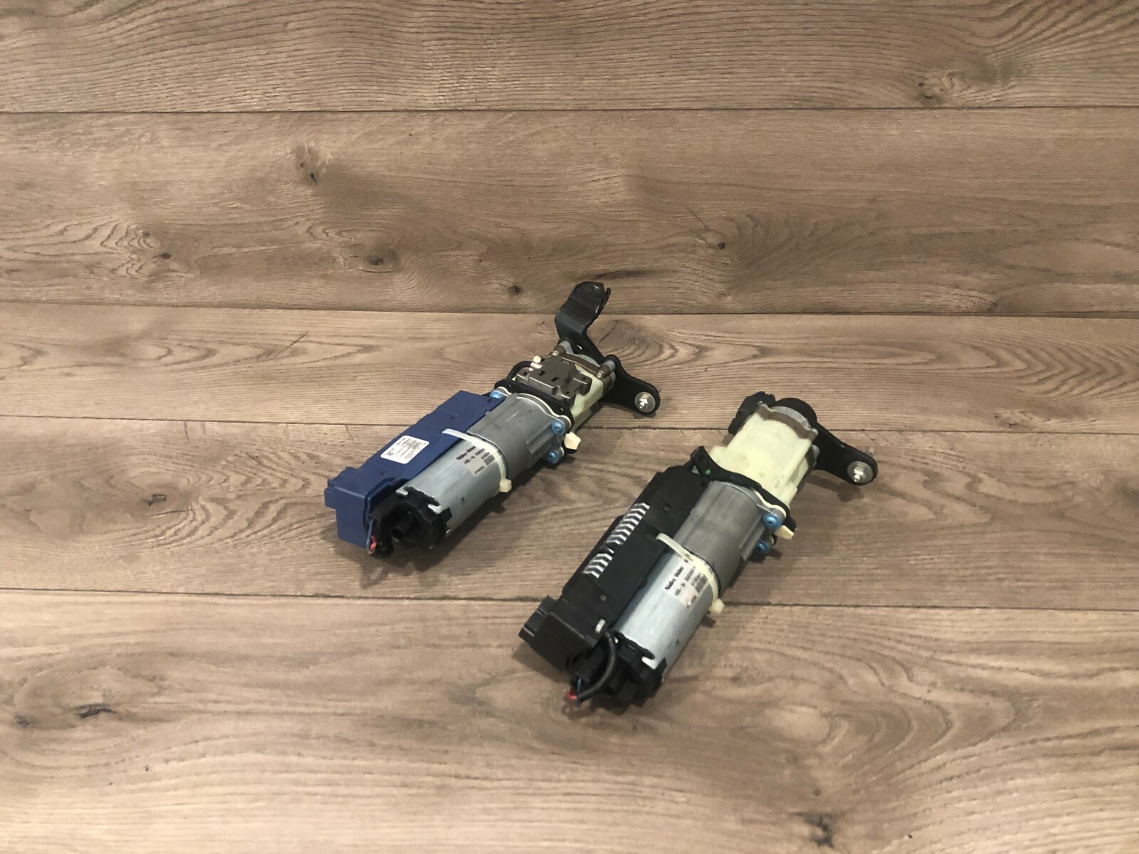 072015 AUDI Q7 REAR TRUNK TAILGATE LIFTGATE LIFT MOTOR SET LEFT