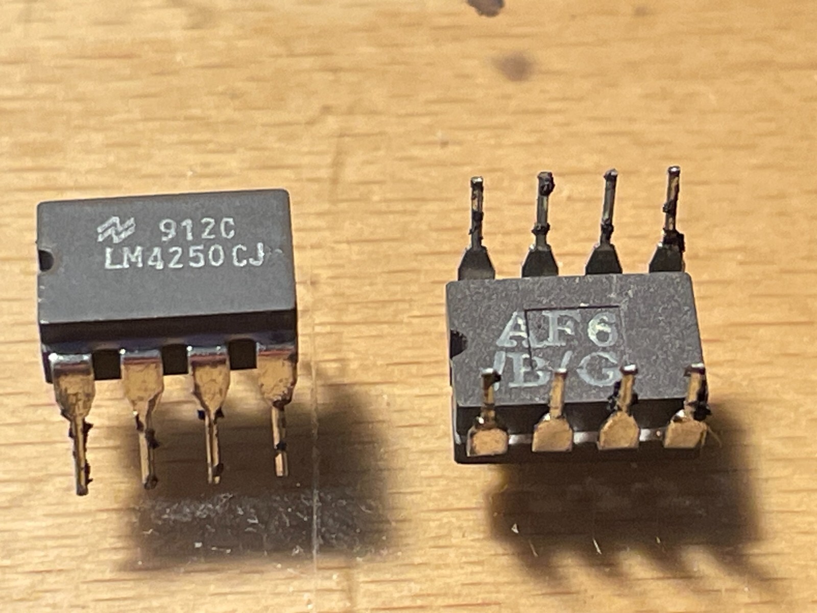 One  LM4250CJ Programmable Operational Amplifier, DIP-8.