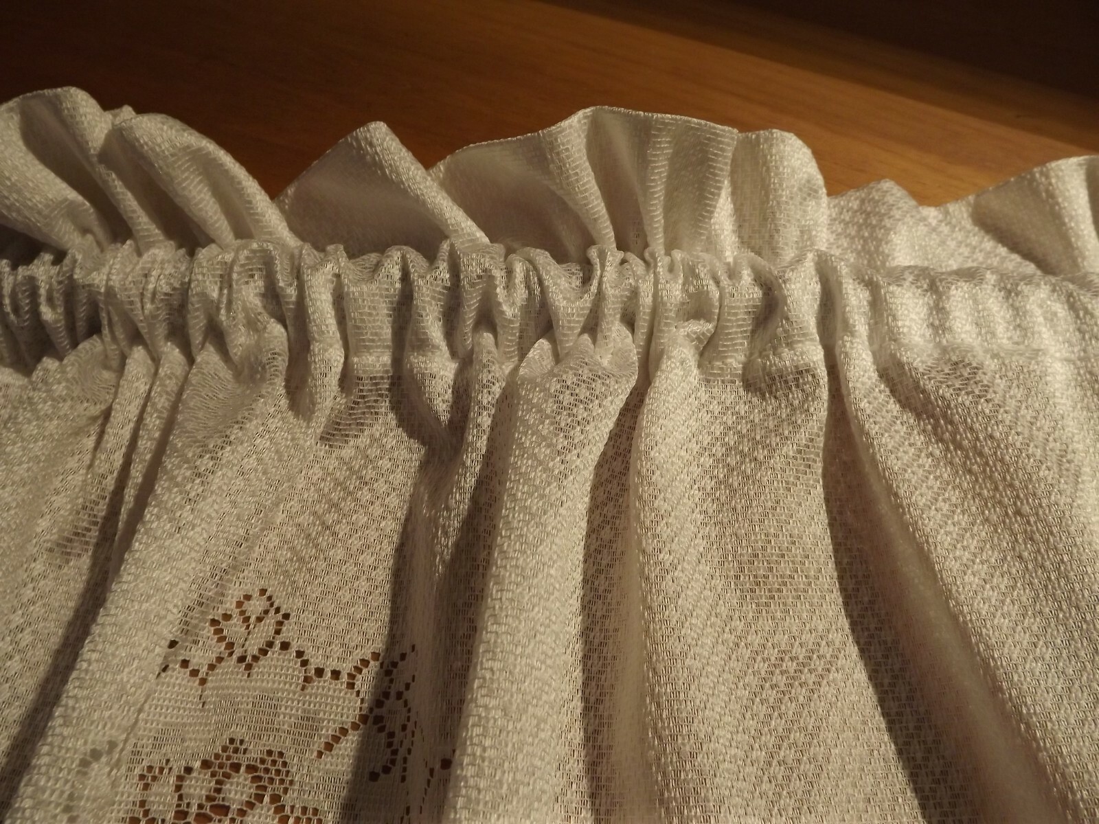 white LACE ASCOT VALANCE scalloped hemline 46Wx13.5