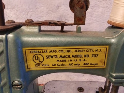 VINTAGE 1950 BETSY ROSS MINIATURE CHILD'S TOY ELECTRIC SEWING MACHINE RED CASE