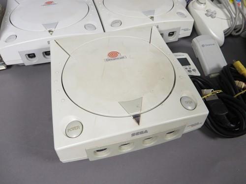 Sega Dreamcast Console System Games & Controllers Lot