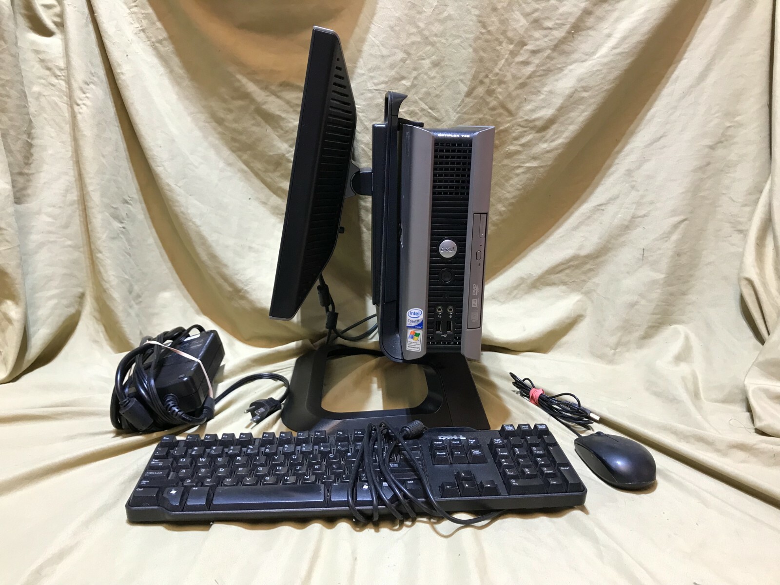 Windows xp Dell Desktop computer all in one duo core 2.60GHZ Windows xp Dell Desktop computer all in one duo core 2.60GHZ
